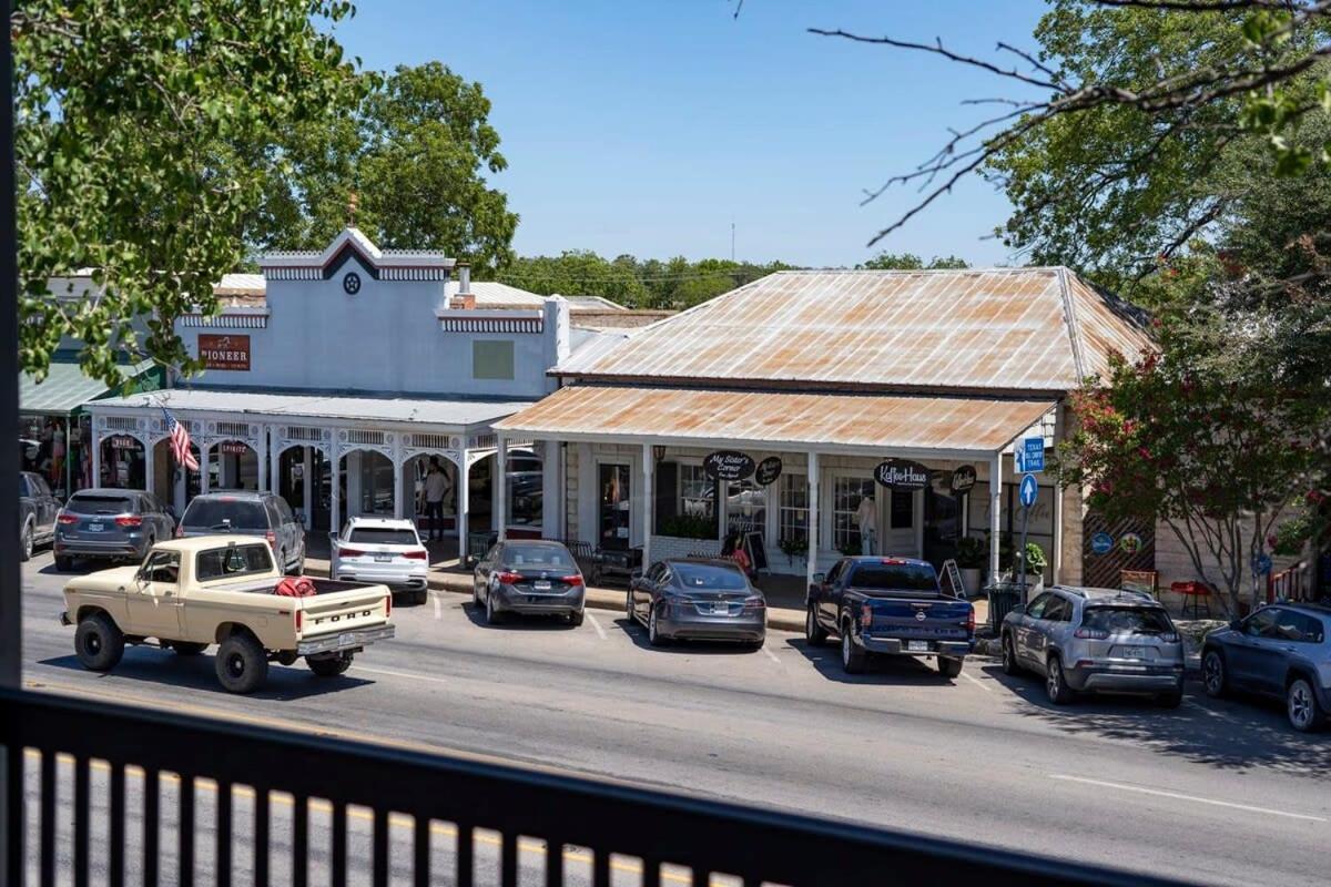 The Loft On Main St Loft With Balcony Views Apartamento Fredericksburg Exterior foto