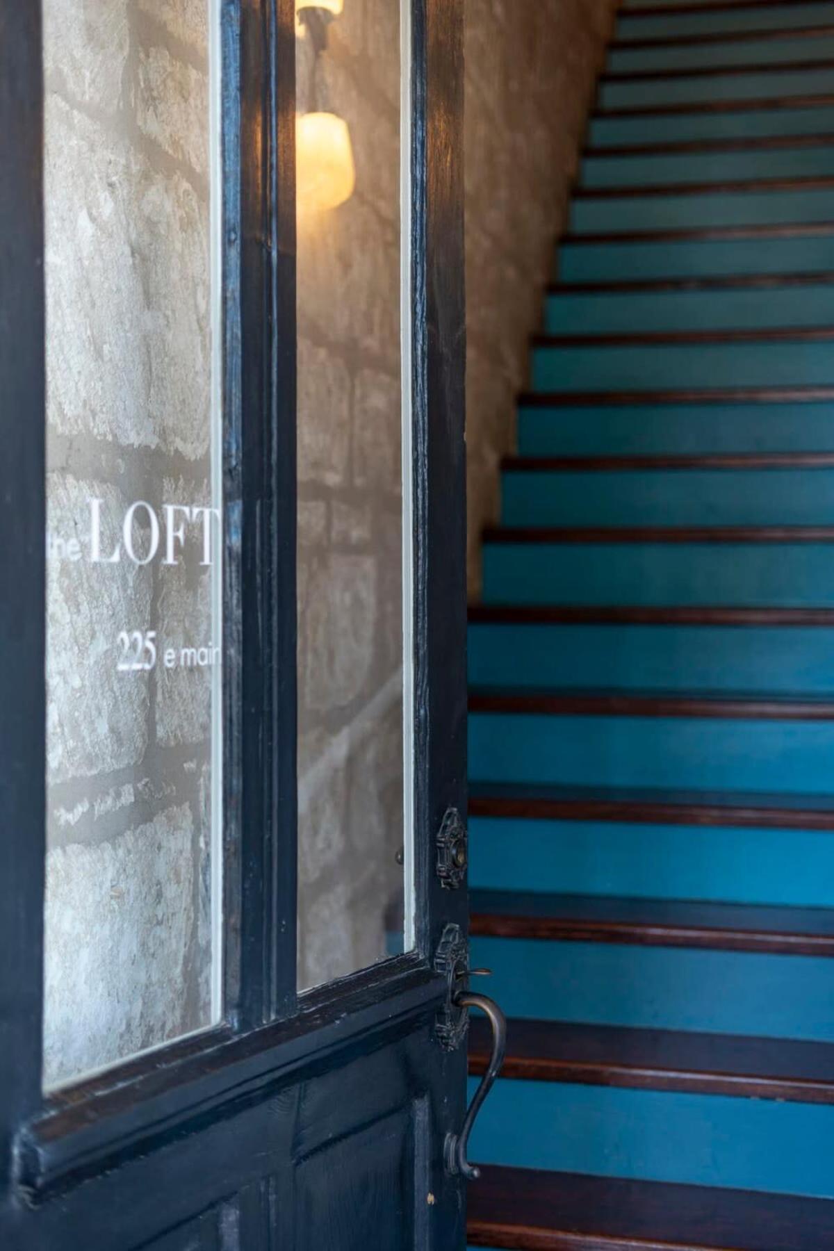 The Loft On Main St Loft With Balcony Views Apartamento Fredericksburg Exterior foto