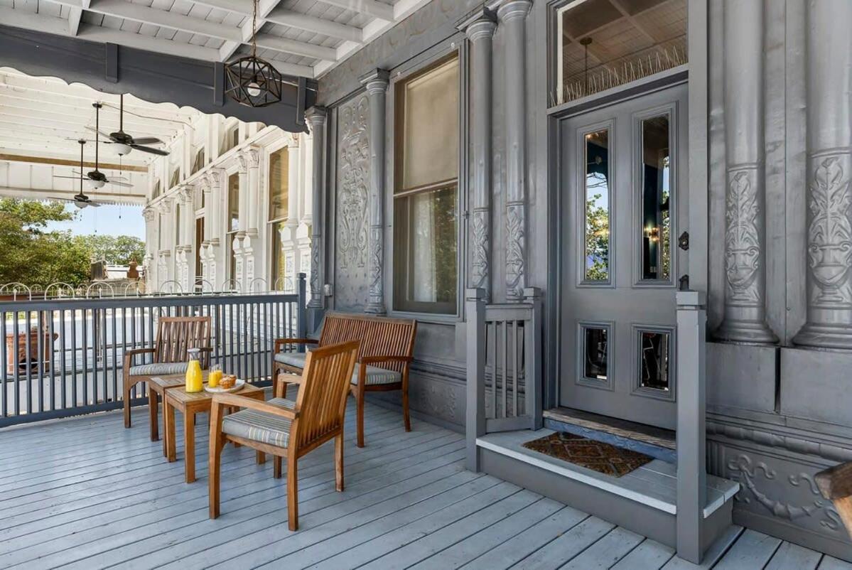 The Loft On Main St Loft With Balcony Views Apartamento Fredericksburg Exterior foto