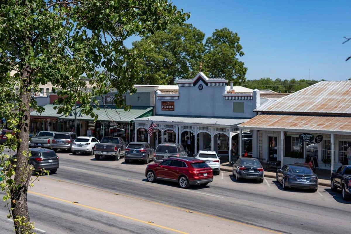 The Loft On Main St Loft With Balcony Views Apartamento Fredericksburg Exterior foto