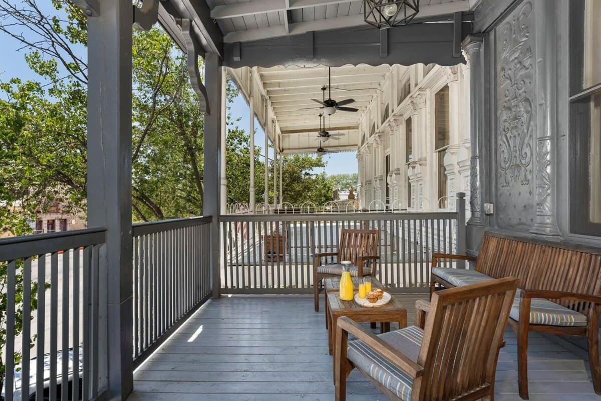 The Loft On Main St Loft With Balcony Views Apartamento Fredericksburg Exterior foto