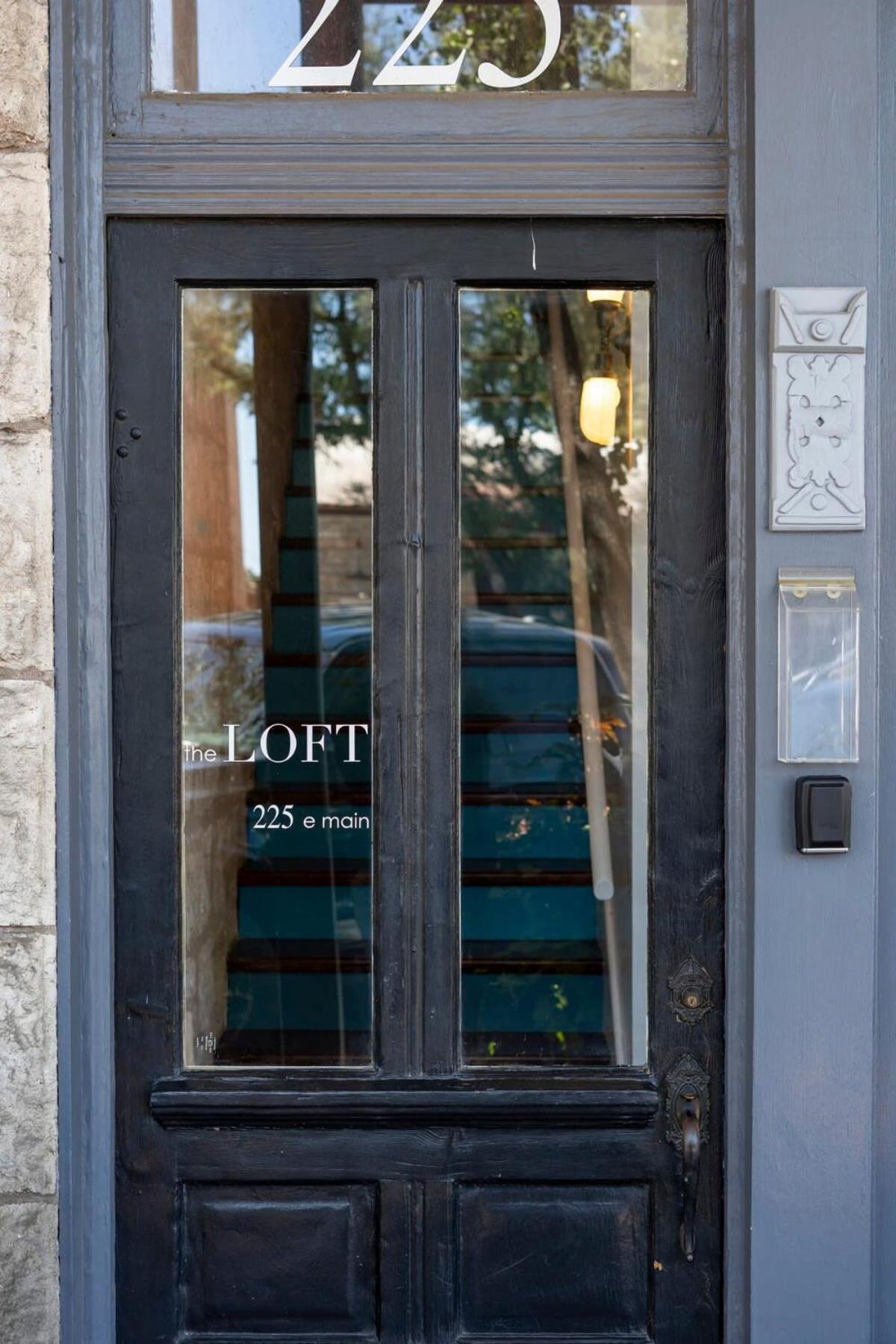 The Loft On Main St Loft With Balcony Views Apartamento Fredericksburg Exterior foto